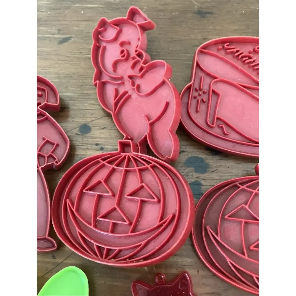 Vintage Holiday Cookie Cutters Set 10 Halloween Valentines Easter Birthday Xmas